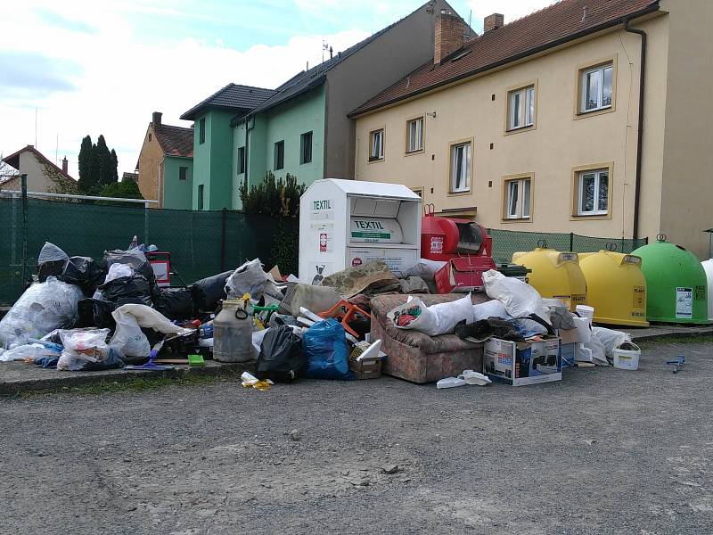 Snímky pořízené týden před jedním ze svozových termínů.