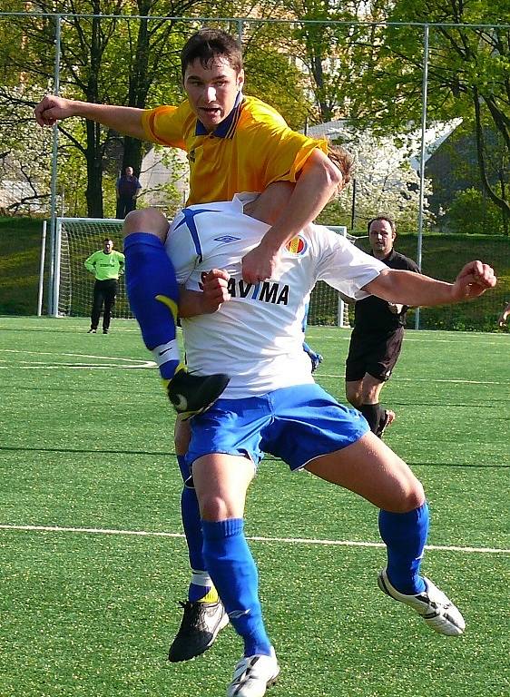 Fotbalové utkání I. B třídy AFK Chrudim B - Třemošnice rozhodl jediný gól hostujícího Ondřeje Vančury.