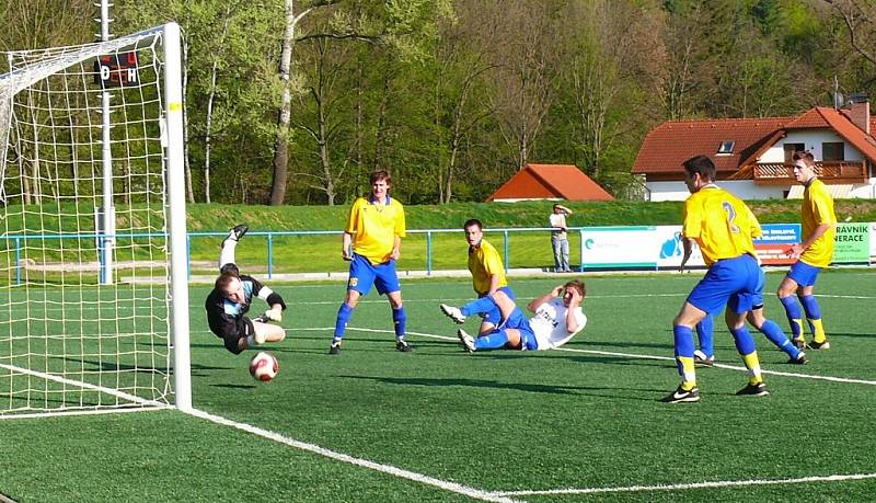 Fotbalové utkání I. B třídy AFK Chrudim B - Třemošnice rozhodl jediný gól hostujícího Ondřeje Vančury.