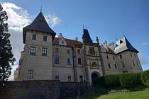 Podél řeky Doubravy se dostanete z Ronova až k zámku Žleby. Jsou to jen čtyři kilometry.