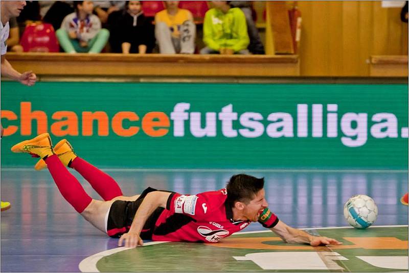 1. finále play-off CHANCE futsal ligy FK ERA-PACK Chrudim - FC Benago Zruč nad Sázaou