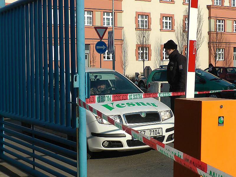 Centrum Chrudimi ohrožoval v pondělí dopoledne požár svářecí soustavy.