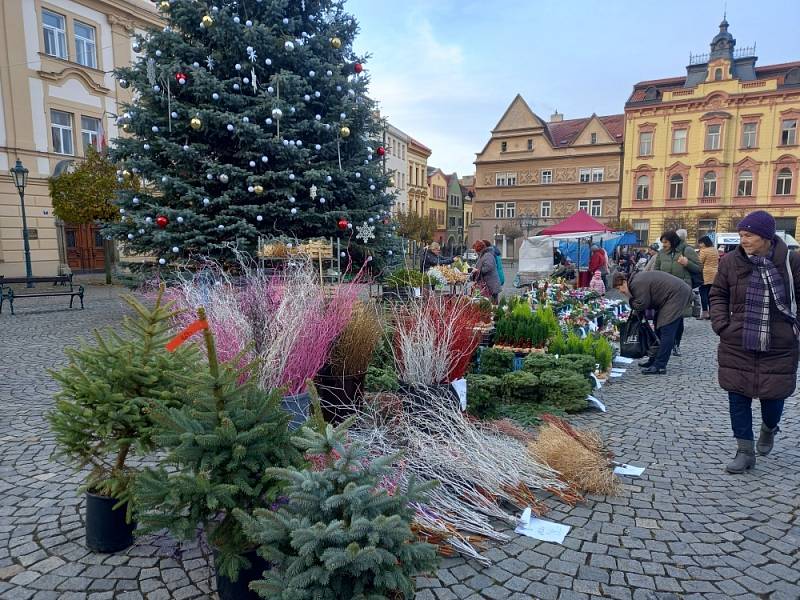 Trhy na Resselově náměstí.