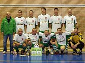 MEMORIÁL JAROSLAVA JOSKY vyhráli v chrudimské sportovní hale fotbaloví veteráni FC Hlinsko nad 35 let. 