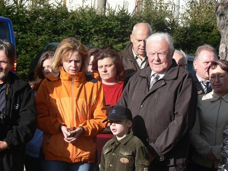 Na věž evangelického kostela v Krouně byl nainstalován nový zvon Ais.