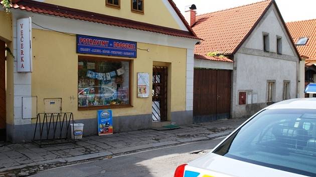 Policisté zavřeli dvě asijské prodejny