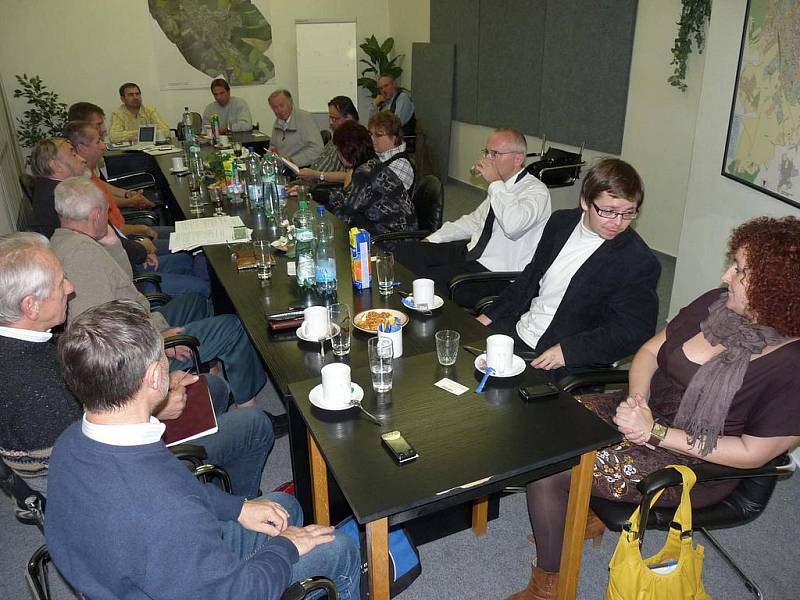 Koaliční schůzka zástupců ČSSD, Koalice pro Chrudim, Věcí veřejných, TOP 09 a Svobodných.
