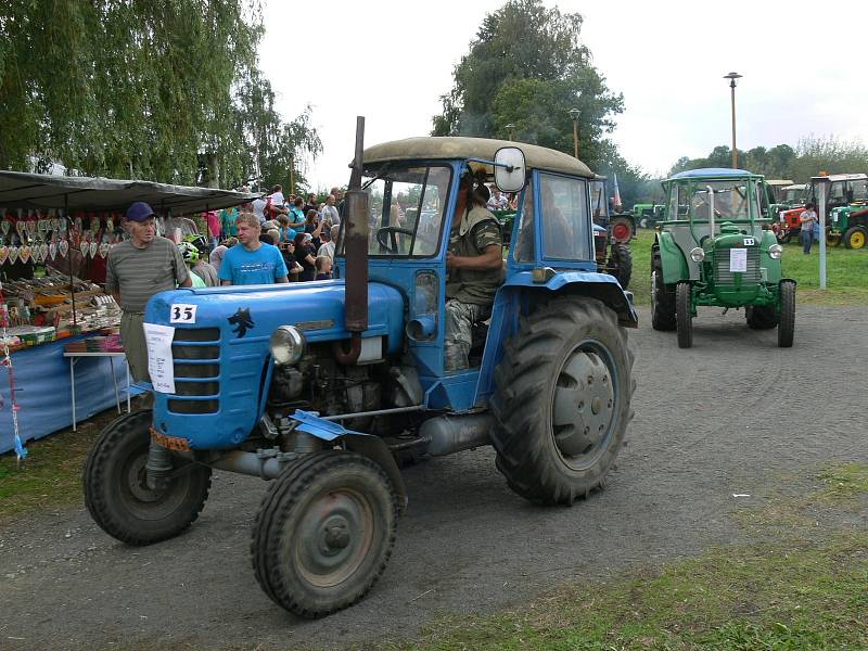 První ročník Železnohorského traktoru ve Žďárci u Seče.