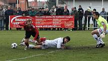 V 68. minutě derby MFK Chrudim - FK Pardubice zastavil David Hudec Radima Holuba za hranicí pravidel a z nařízené penalty sám faulovaný otevřel suverénně skóre.