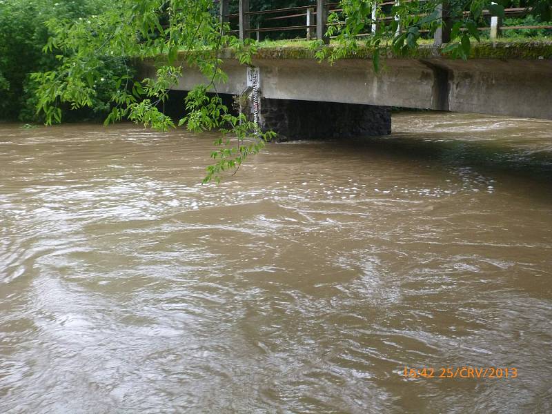 Záplavy na řece Doubravě 25. června 2013.