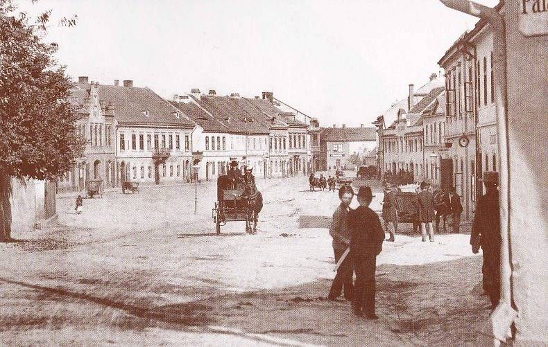 Svatojánské náměstí kolem roku 1890. 