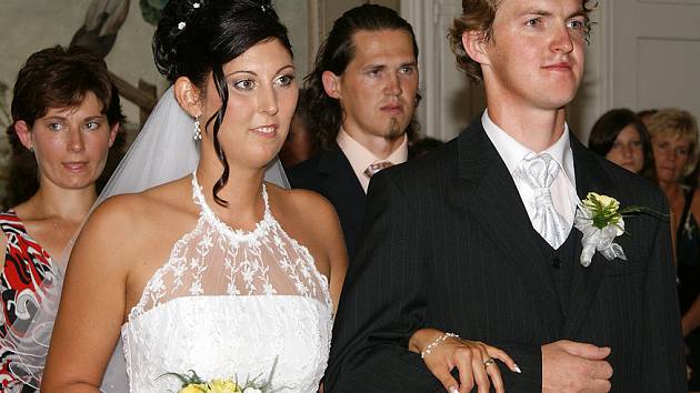Novomanželé Blažkovi si své ano řekli v obřadní síni na zámku v Chrasti 8.8. 2008.