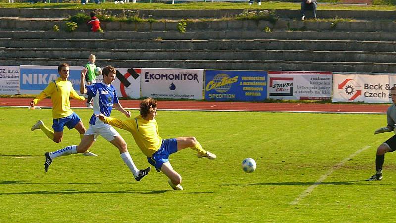 Z fotbalového divizního utkání AFK Chrudim – FK Pěnčín-Turnov 0:1.