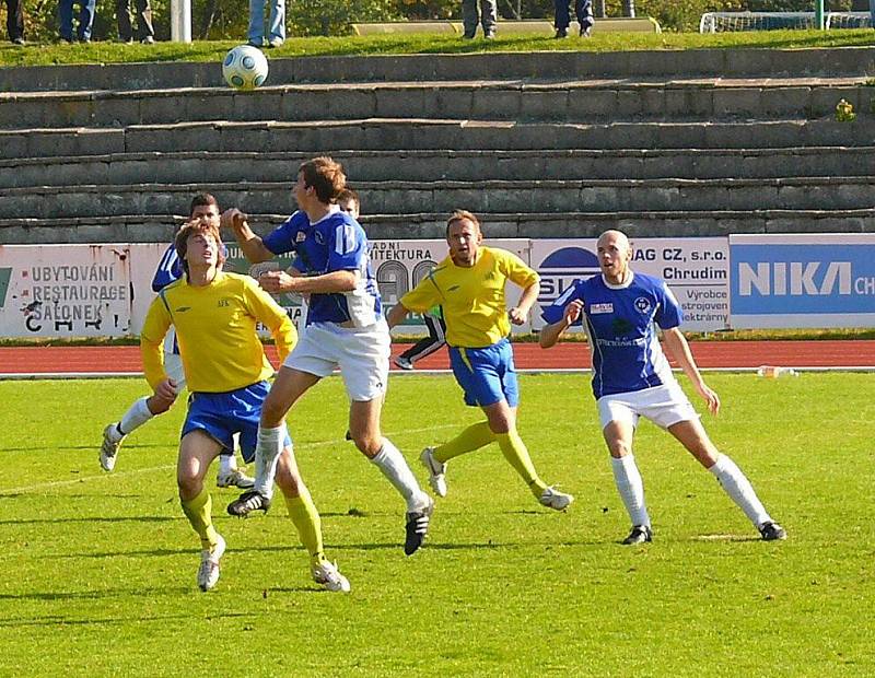 Z fotbalového divizního utkání AFK Chrudim – FK Pěnčín-Turnov 0:1.