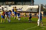 Z fotbalového divizního utkání AFK Chrudim – FK Pěnčín-Turnov 0:1.