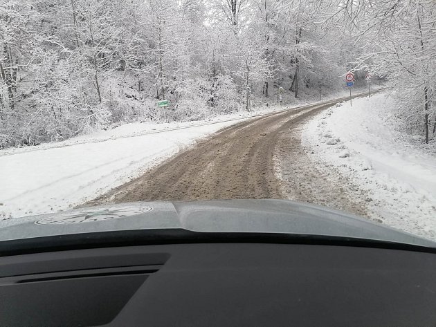 Křižovatka silnic II. tříd na Mezném u Seče, 6.12.2022