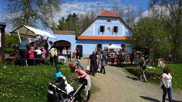 V muzeu v přírodě na Veselém Kopci u Hlinska se o víkendu uskutečnil další program letošní 45. návštěvnické sezóny – Hrnčířská sobota