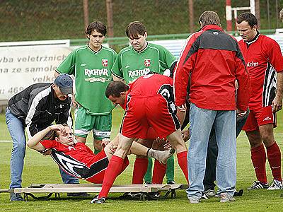 Hlinsko porazilo doma Prachovice vysoko 6:1.