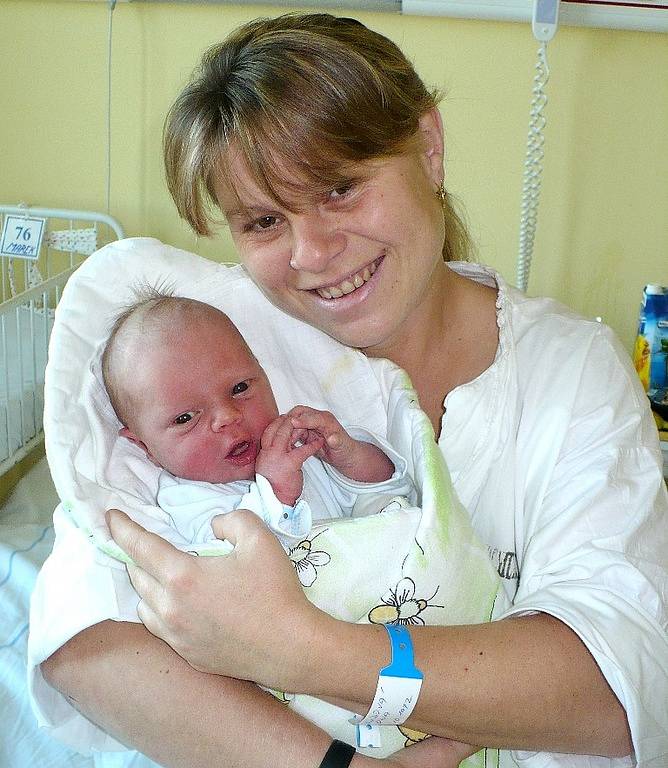 MAREK VOBEJDA.  29.12. v 10:50 porodila Ilona Vobejdová ze Skutče druhého syna. Zatímco malému Markovi zapsali na sále míry 3,5 kg a 52 cm, doma se z jeho narození radovali tatínek Stanislav a 6letý bráška Tomáš.