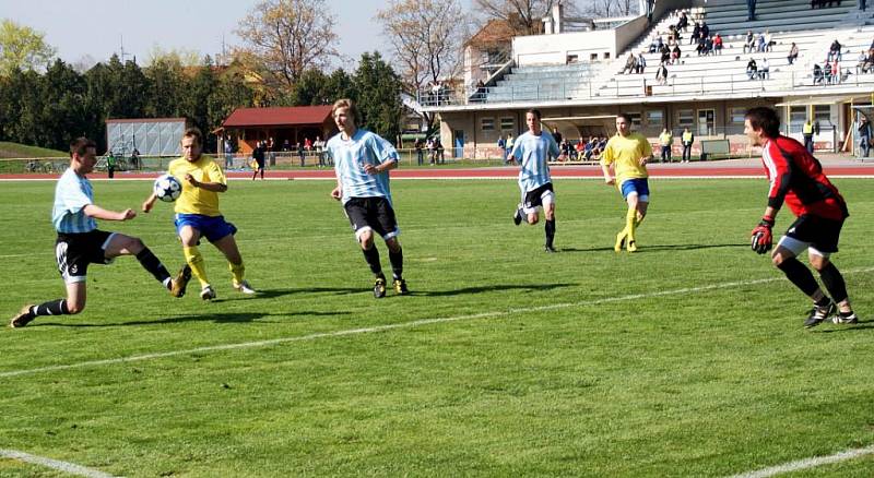 Fotbalisté místního AFK podle očekávání porazili poslední celek divizní tabulky od lesa Řáholce, ale v prvním poločase se nemohli střelecky prosadit.