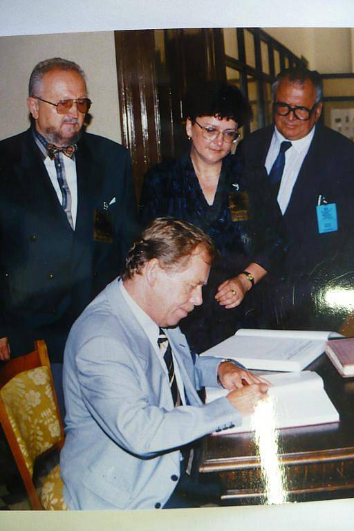 Václav Havel při návštěvě Chrudimi v roce 1996.