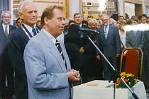 Václav Havel při návštěvě Chrudimi v roce 1996.