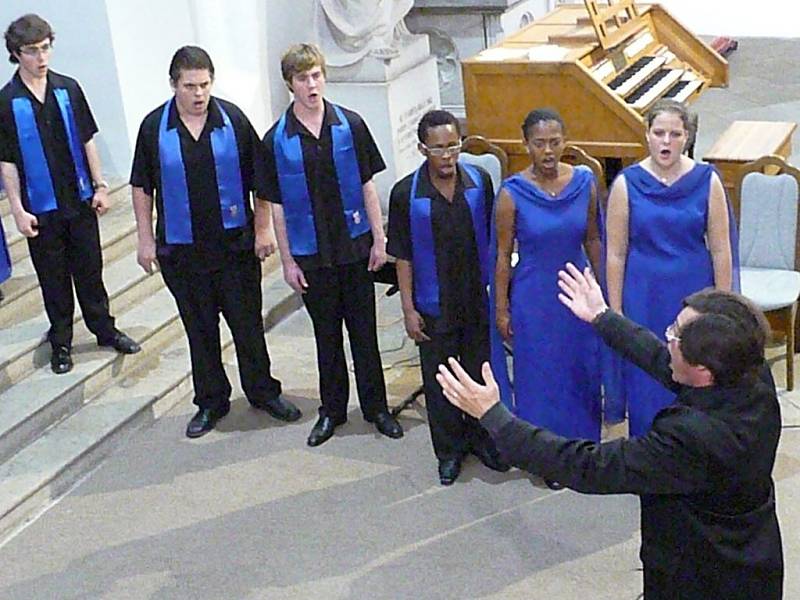 Koncert sboru Belcanto z JAR úplně uchvátil návštěvníky kostela. Africké i jiné rytmy zaujaly každého.