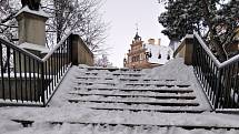 SCHODY DO ŠIROKÉ ULICE v Chrudimi byly včera v poledne ještě v neutěšeném stavu. Plán zimní údržby má zřejmě tuto část města až na nižší příčce žebříčku aktuálnosti.