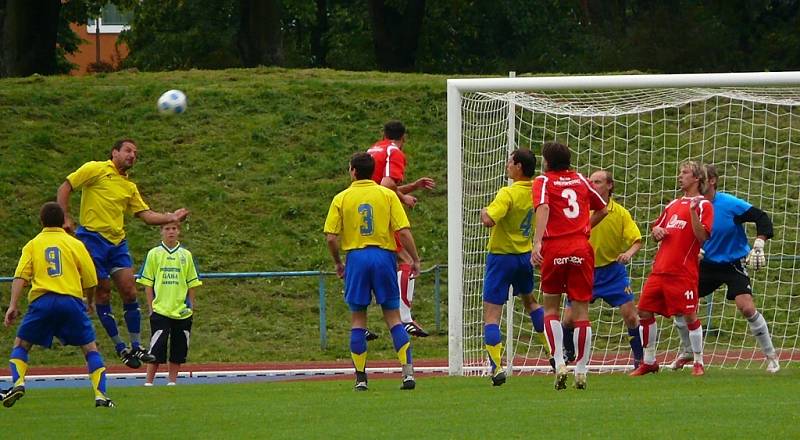 Divizní derby AFK Chrudim - Tesla Pardubice vyhráli domácí 1:0.