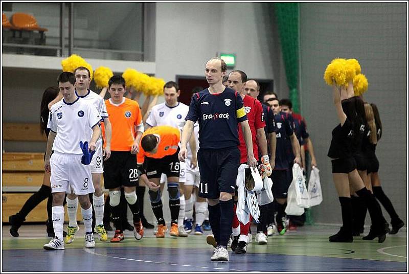 V Olešnici, pro kterou je futsal novým sportem, bylo utkání polského mistra Akademie Pniewy s jeho českým kolegou Era–Packem Chrudim (3:3) velkou atrakcí.