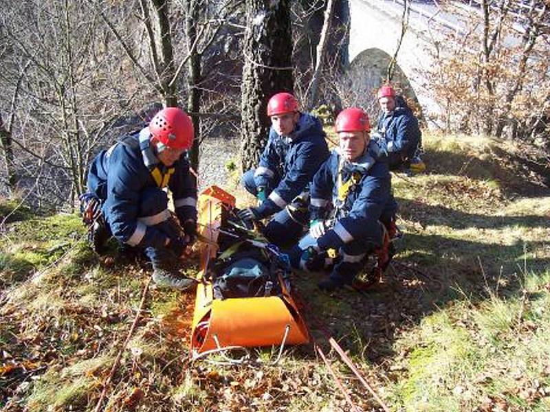 Chrudimští hasiči lezci trénovali na Seči.