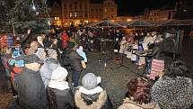 Česko zpívá koledy s Deníkem na Resselově náměstí v Chrudimi