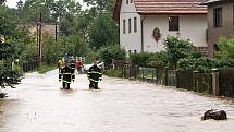 LOKÁLNÍ POVODEŇ zasáhla vedle dalších obcí také Svídnici. 