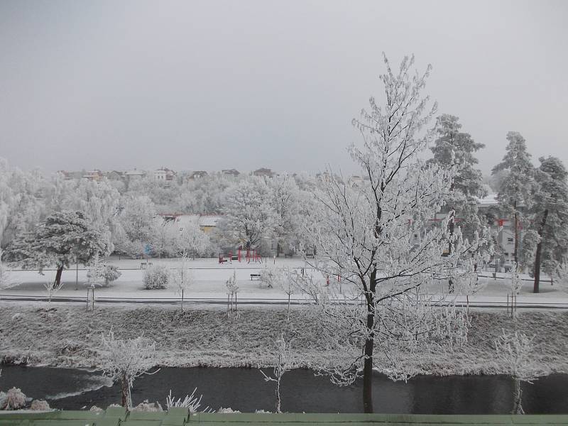 Zima před zimním stadionem v Chrudimi