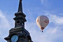Ze vzletů horkovzdušných balónů nad Chrudimí se pomalu stává každoroční tradice.