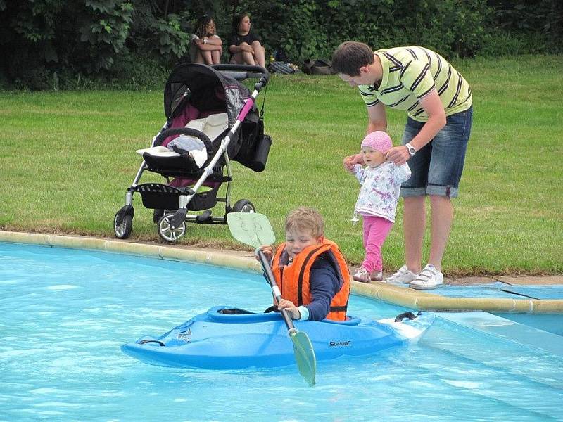 Dětský den zahájil novou sezonu na plovárně ve Slatiňanech.