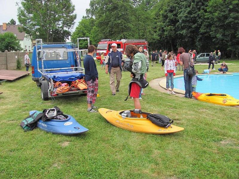 Dětský den zahájil novou sezonu na plovárně ve Slatiňanech.