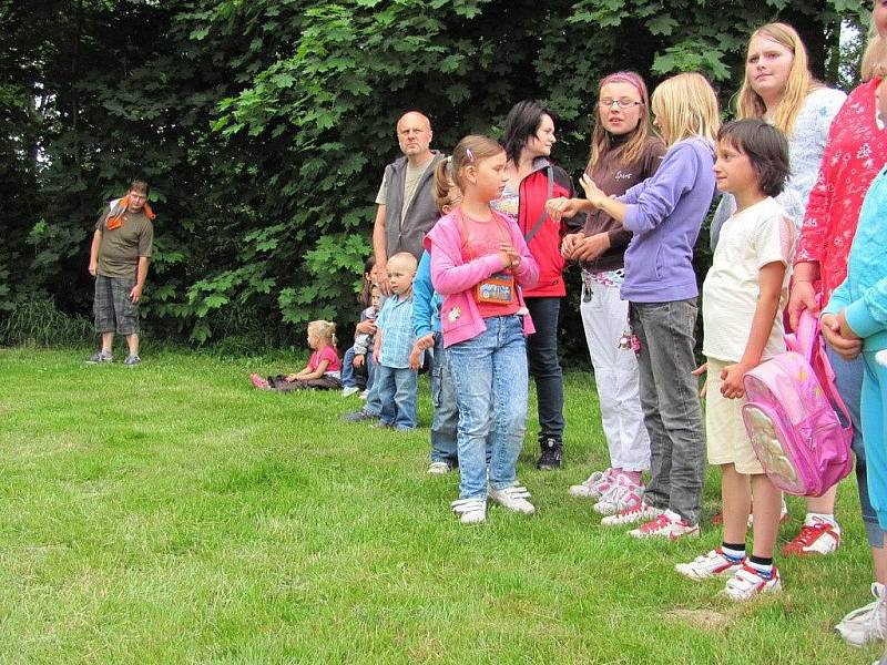 Dětský den zahájil novou sezonu na plovárně ve Slatiňanech.