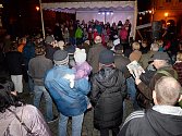 V rámci akce Česko zpívá koledy 2013 se zpívalo na Resselově náměstí v Chrudimi. 