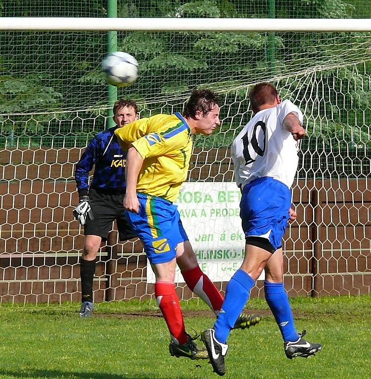 Z utkání I. B třídy Kameničky - Třemošnice 1:2.