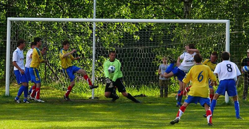 Z utkání I. B třídy Kameničky - Třemošnice 1:2.