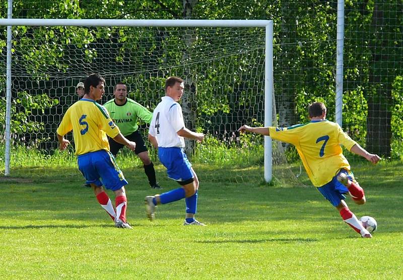 Z utkání I. B třídy Kameničky - Třemošnice 1:2.