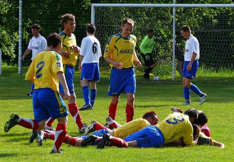 Z utkání I. B třídy Kameničky - Třemošnice 1:2.