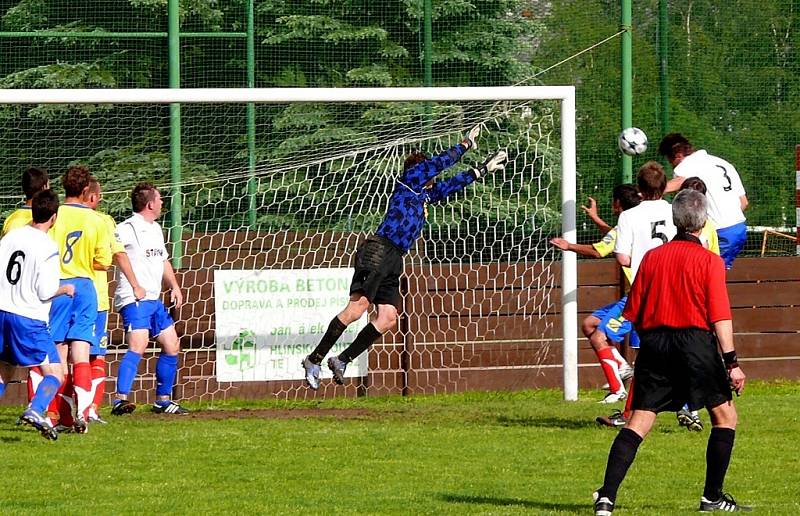 Z utkání I. B třídy Kameničky - Třemošnice 1:2.