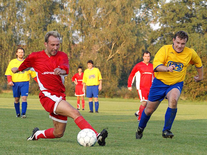 Z fotbalového utkání Rosice - Stolany B 1:2. 