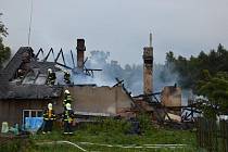 Blesk způsobil požár domu v Hodoníně na Chrudimsku.