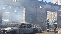 Hasiči museli zasahovat u požáru stodoly v Prosetíně.