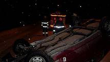 Ve 4.30 hodin zasahovali chrudimští hasiči u nehody v Markovicích.