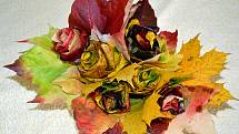 Libuše Hvězdová z Chrudimi nám do naší výzvy poslala snímek nádherně barevné kytice, kterou ze spadaného listí vyrobila její devítiletá vnučka Mariana.