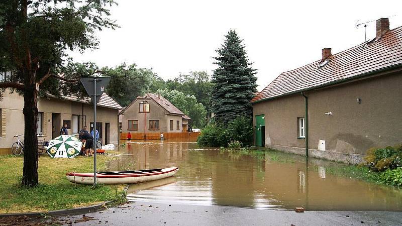 V Trojovicích bojují s velkou vodou.